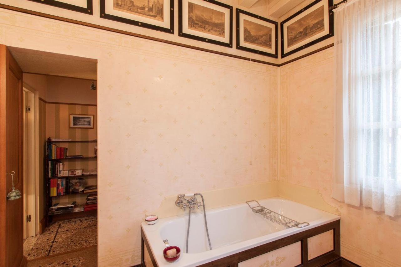 Explore Venice From A Sophisticated Hideaway In San Polo Exterior foto
