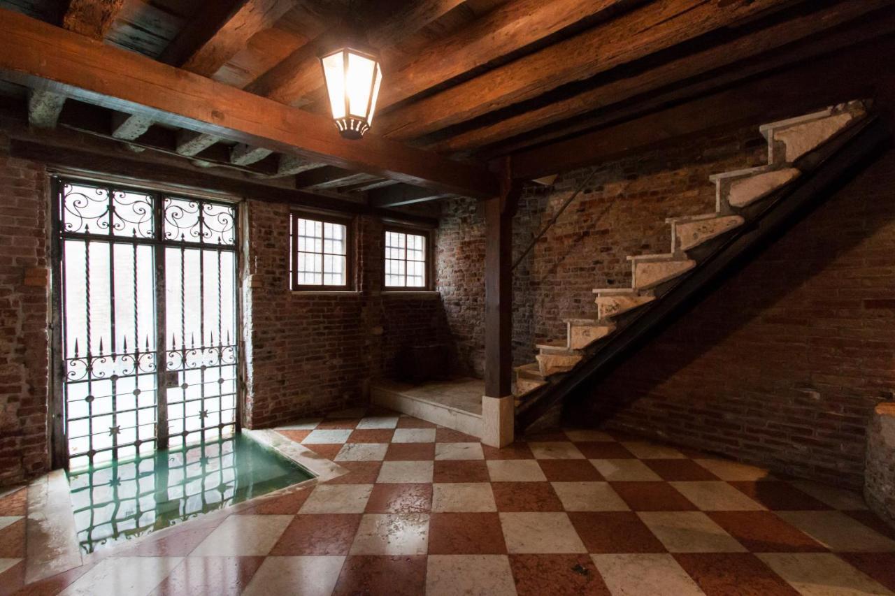 Explore Venice From A Sophisticated Hideaway In San Polo Exterior foto