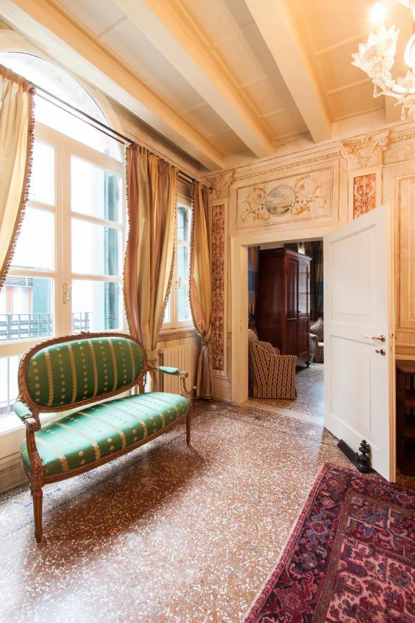 Explore Venice From A Sophisticated Hideaway In San Polo Exterior foto